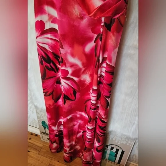 made with ❤️ Floral Romance Strapless Maxi Dress - Picture 3 of 9